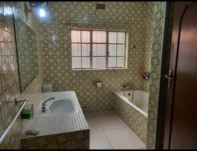 2 BEDROOM HOUSE FOR SALE IN BEZUIDENHOUT VALLEY